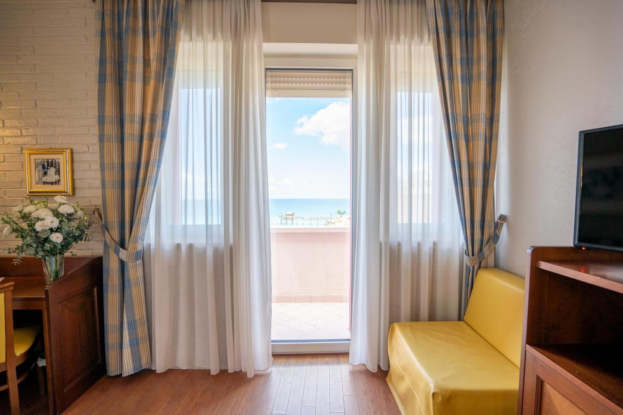 Art Hotel Santa Lucia Termoli Exteriör bild